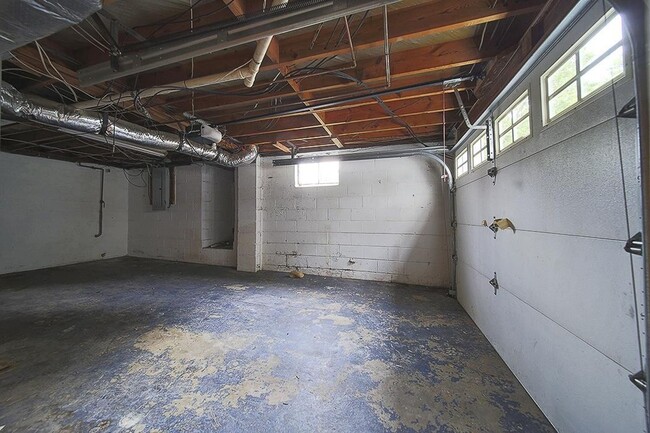 Building Photo - Picture-perfect 3BR/2BA brick bungalow In East Nashville!