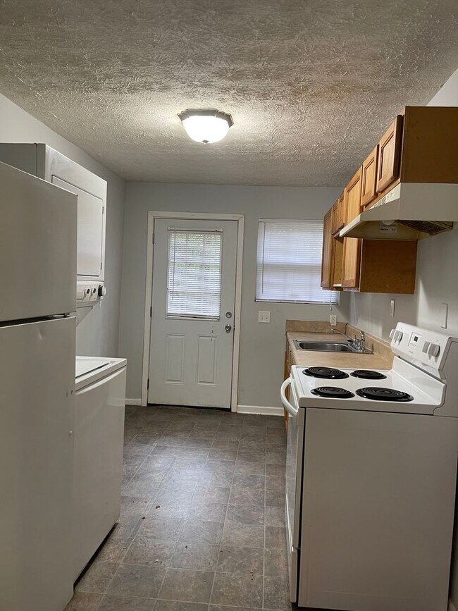 Building Photo - Normaltown Area Home! Available August 2026