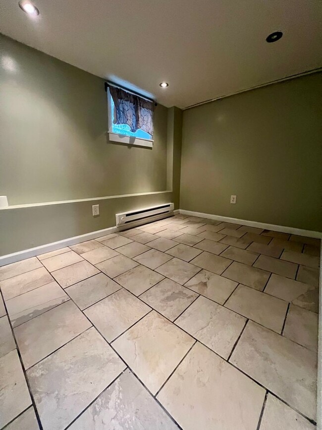 Building Photo - Gorgeous 4-Bedroom Twin Home in Upper Darby! Available NOW!