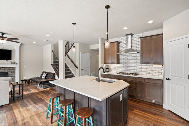 Building Photo - Modern Comfort Meets Mountain Beauty – 4-B...