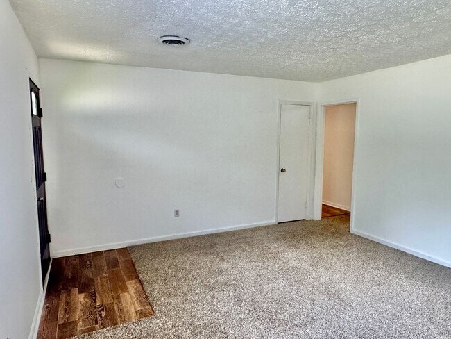 Building Photo - Cozy Meets Spacious: 4BR/2BA with Bonus Den & Patio