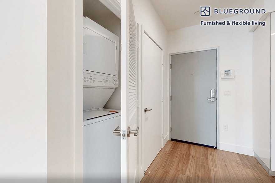 Building Photo - 1265 Barry Ave