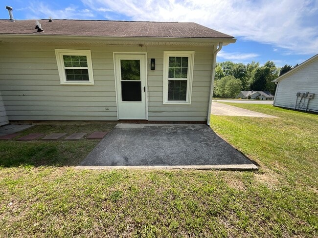 Building Photo - 2709 Ingleside Dr