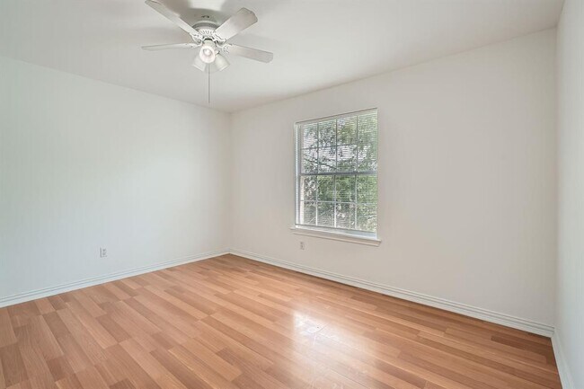 Building Photo - 1293 Amberwood Loop