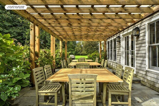 Building Photo - 245 Narrow Ln E