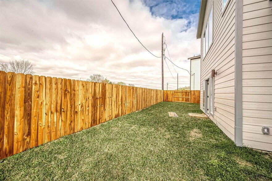 Building Photo - 9204 Buffum St