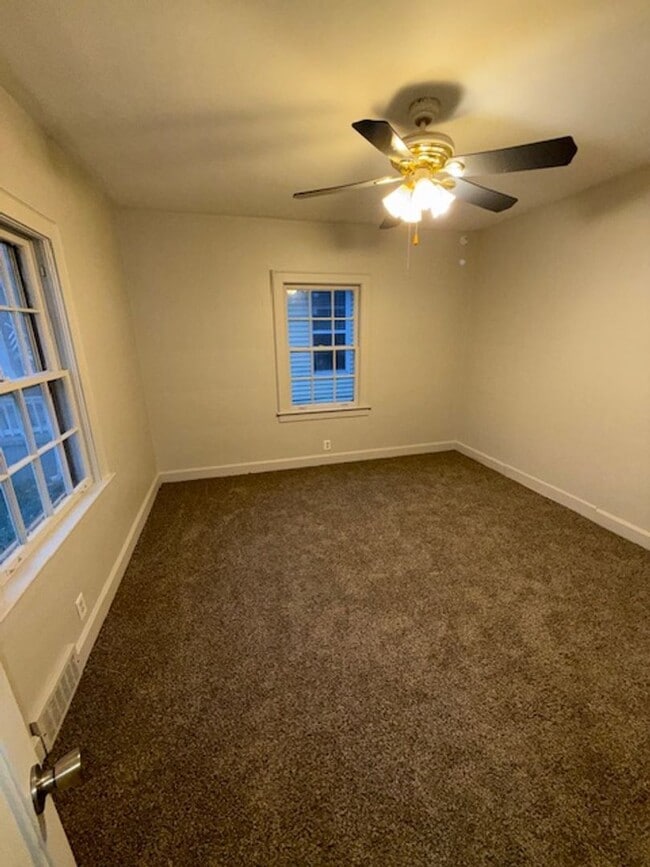 Building Photo - 511 S Evans Ave