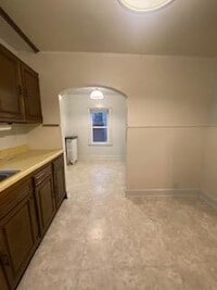 Building Photo - 1114 E 22nd St