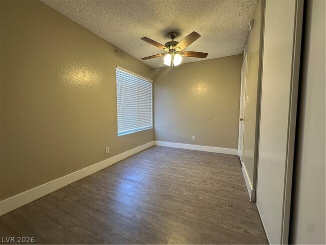 Building Photo - 1467 Hialeah Dr