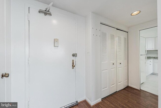 Building Photo - 3713 S George Mason Dr