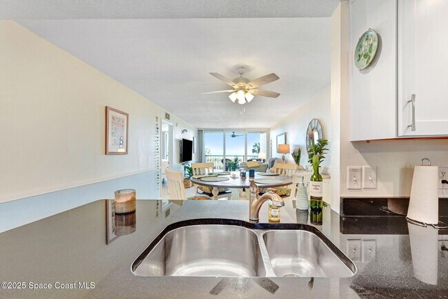 Building Photo - 1101 S Miramar Ave
