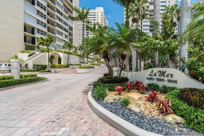 Building Photo - 1904 S Ocean Dr