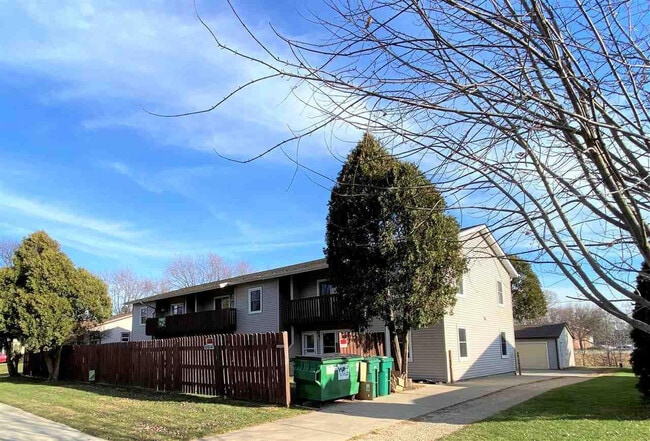 Building Photo - 235 Broadway Dr