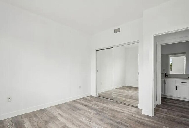 Building Photo - 3918 Brighton Ave