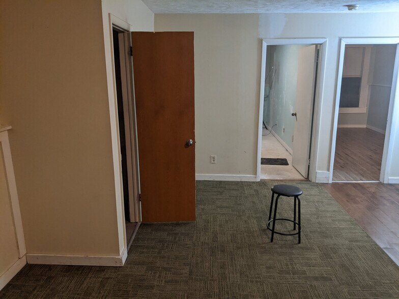 Building Photo - 60 N Main St