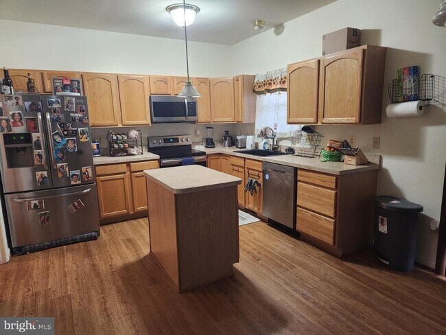 Building Photo - 20934 Freedom Run Dr