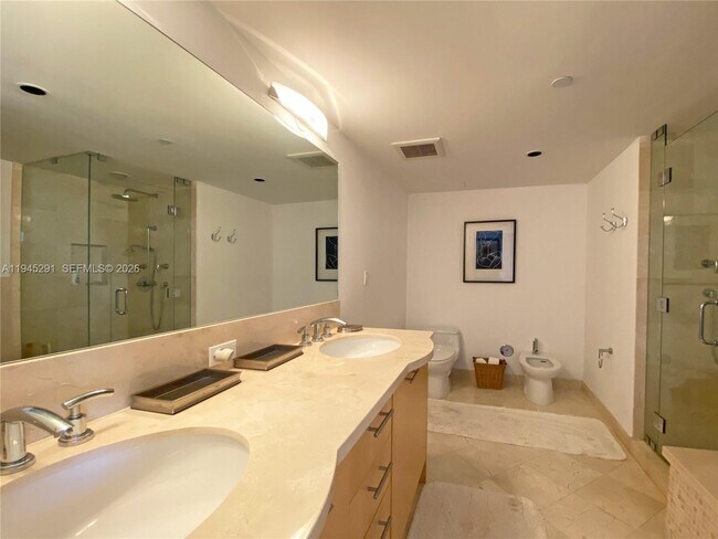 Building Photo - 1200 Holiday Dr