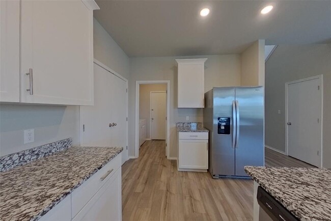 Building Photo - 5200 Saddle Clb Dr