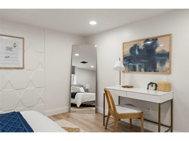 Building Photo - 1424 Vista Ln SW