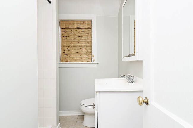 Building Photo - Spacious Fry's Spring Basement Apartment