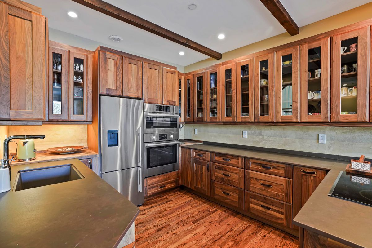 Building Photo - 493 Warburton Ave