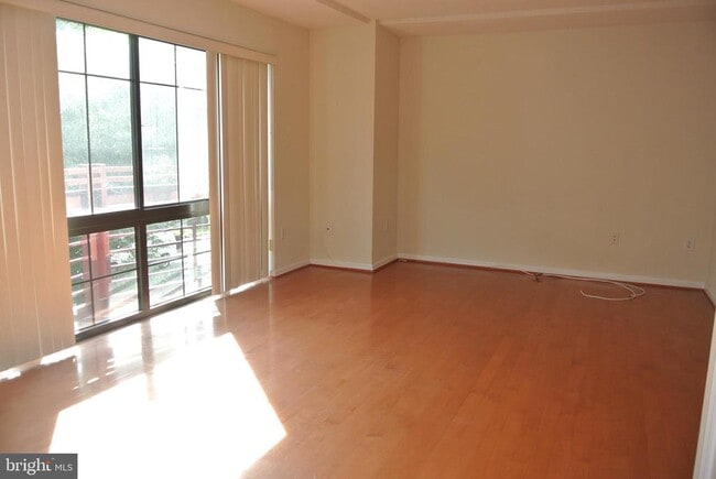 Building Photo - 7923 Eastern Ave NW