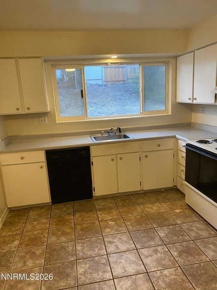 Building Photo - 3285 Gypsum Rd