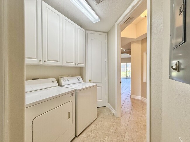 Building Photo - 6081 Jonathans Bay Cir