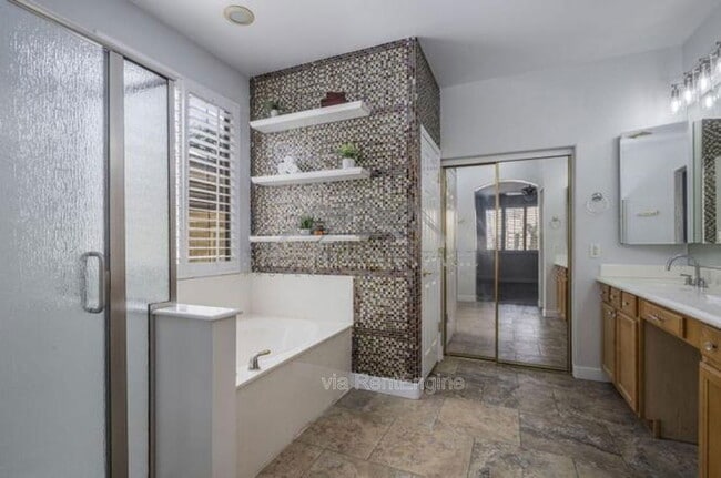 Building Photo - 2900 E Riviera Pl