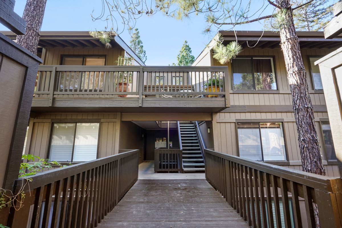 Building Photo - 3338 La Mesa Dr