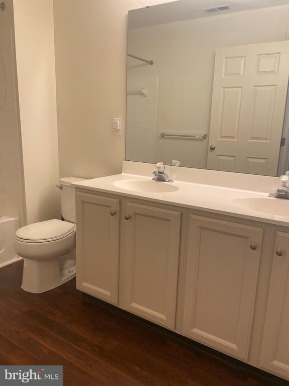 Building Photo - 5 Bridle Ct