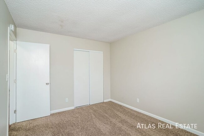 Building Photo - 4479 E Pikes Peak Ave