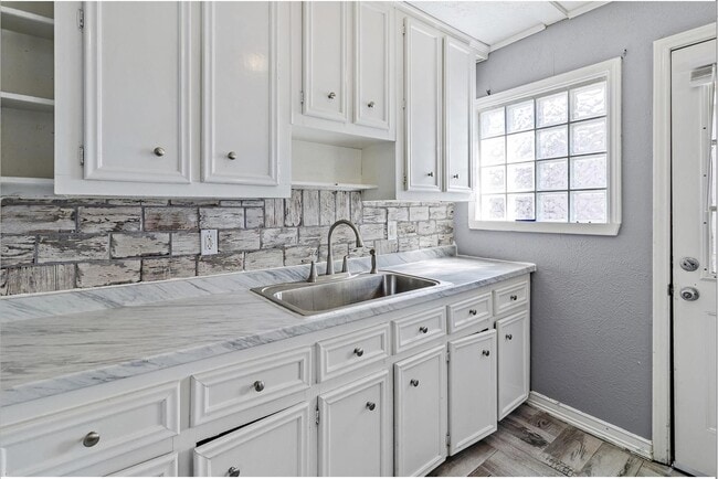 Building Photo - 1504 Polk Ave