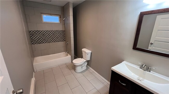 Building Photo - 93 Raymond St