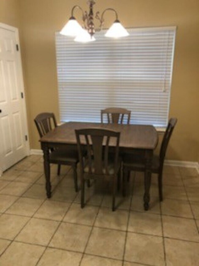 Building Photo - Renovated 4 Bedroom 2.5 Bath Home for Rent!