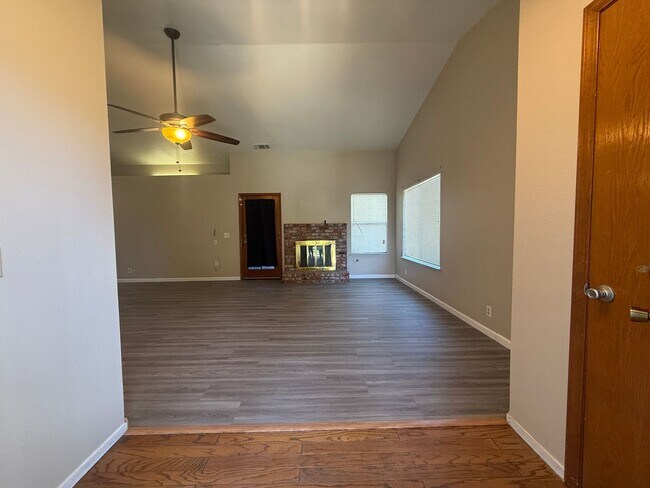 Building Photo - 1105 S Jeffrey Ct