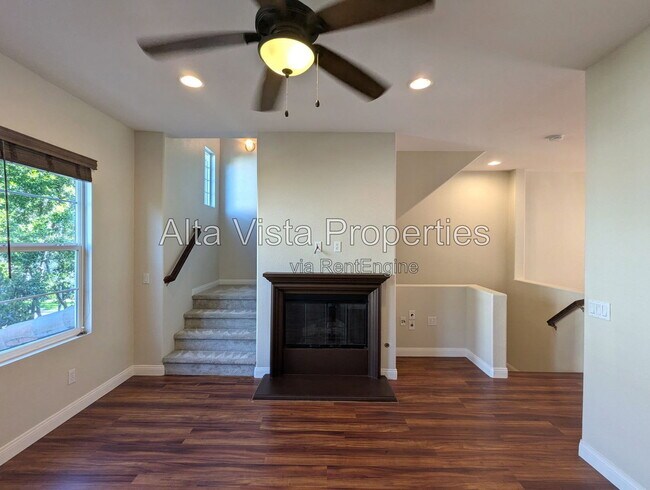 Building Photo - 10521 Zenor Ln