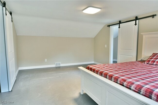 Building Photo - 9190 Warren Painsville