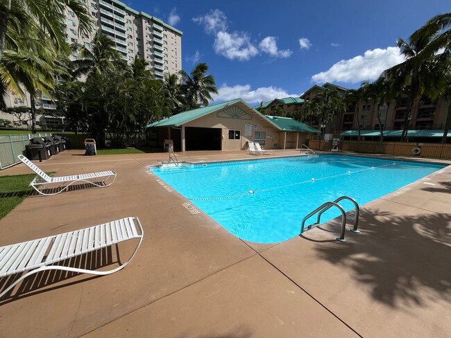 Building Photo - Salt Lake (Honolulu)-Country Club Village ...