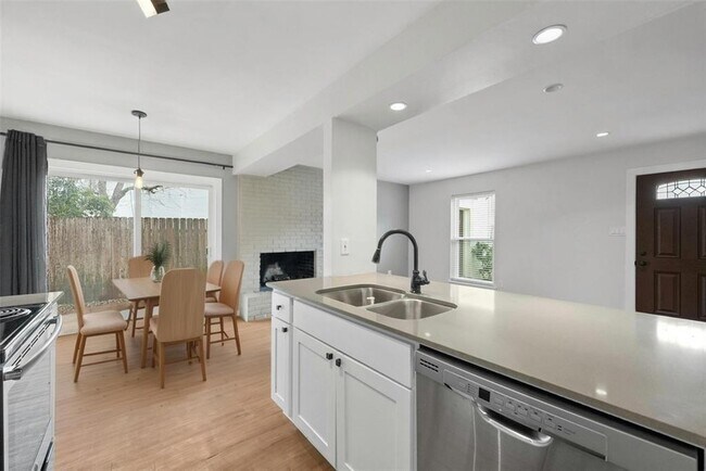 Building Photo - 3500 Alpine Cir