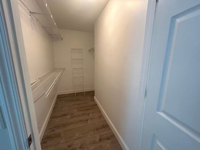 Building Photo - First floor 2 bedroom/2 bathroom condomini...