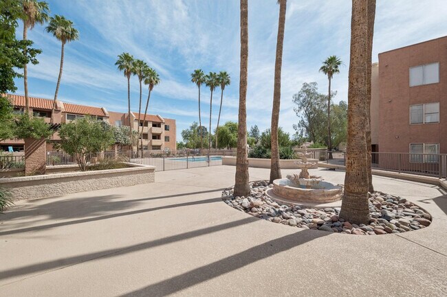 Building Photo - 540 N May