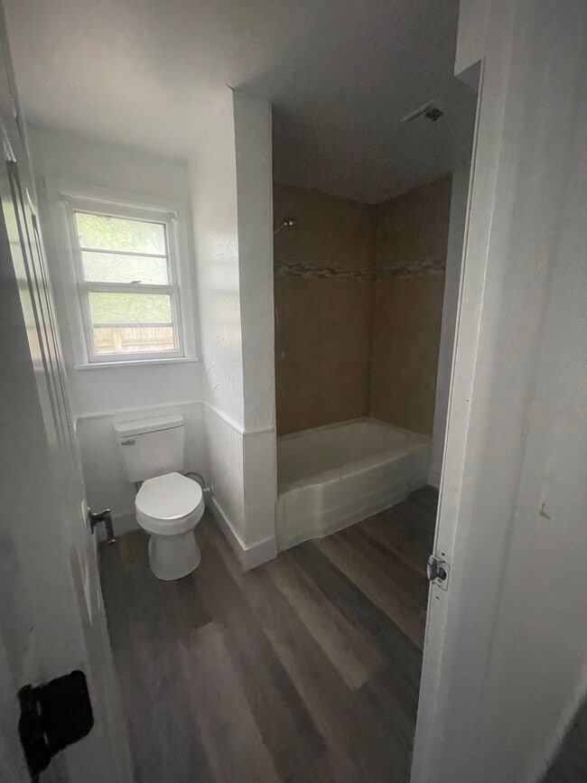 Building Photo - 11 N Howard St