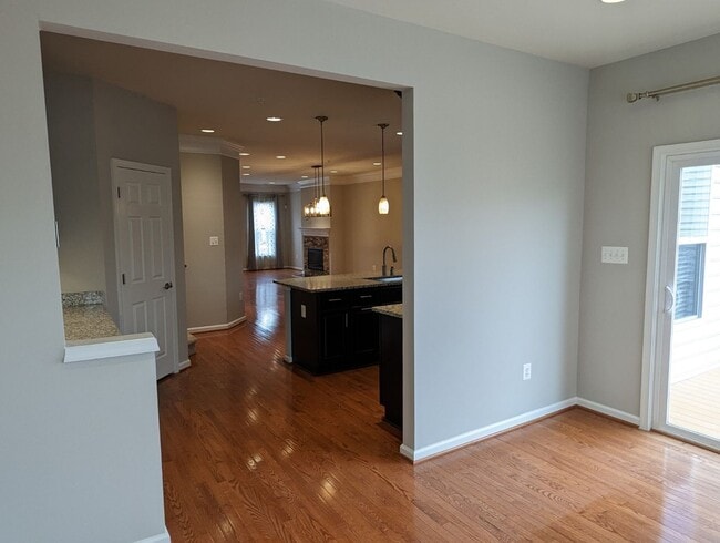 Building Photo - Gorgeous 3 level townhouse in North Potoma...