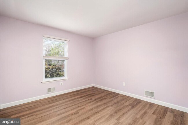 Building Photo - 29 Anita Dr