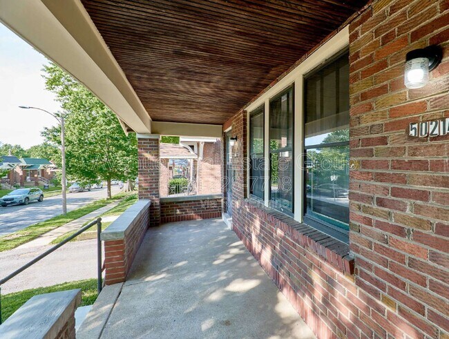 Building Photo - 5021 Ray Ave