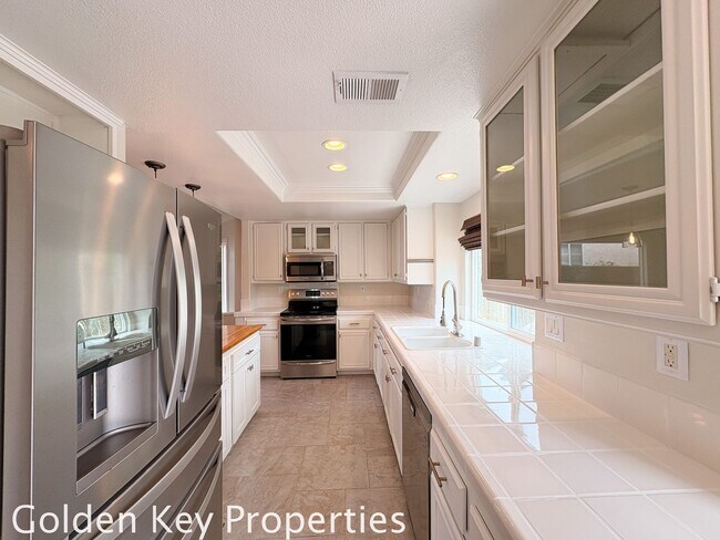 Building Photo - Welcome home to this spacious 4-bedroom, 3-bath home located in the Rancho Del Oro Community!