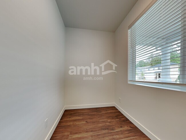 Building Photo - 7929 Selah St SW