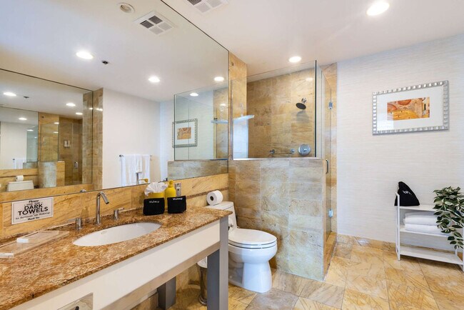 Building Photo - 1395 Brickell Bay Dr