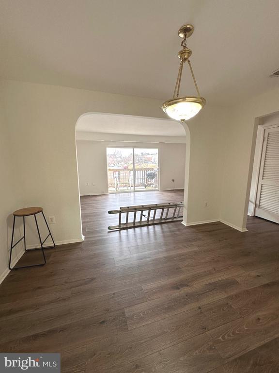 Building Photo - 2328 Sun Valley Cir